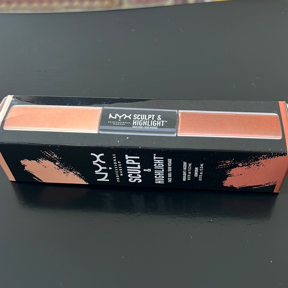 NYC sculpt and Highlight Face Duo SHFD02 Almond/Light